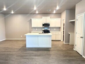 905 Coles Creek in Yukon, OK - Building Photo - Building Photo