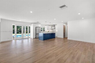 17505 SW 91st Ave in Palmetto Bay, FL - Building Photo - Building Photo