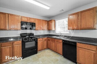 7053 Bowie Dr in Stonecrest, GA - Building Photo - Building Photo