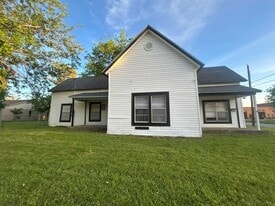 426 N Clements St in Gainesville, TX - Building Photo