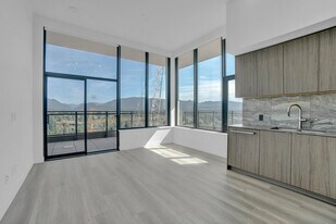 626 Claremont St in Coquitlam, BC - Building Photo