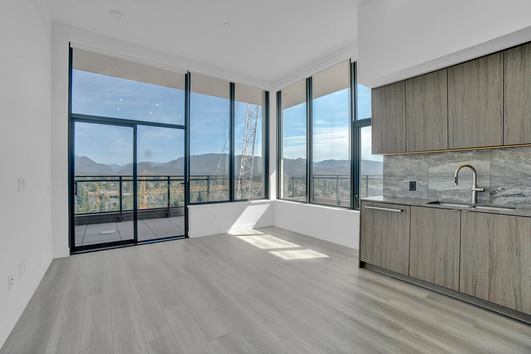 626 Claremont St in Coquitlam, BC - Building Photo