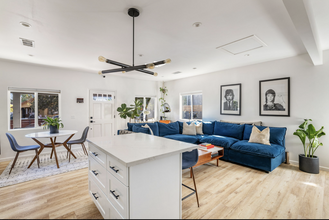 6029 Eleanor Ave, Unit Main in Los Angeles, CA - Foto de edificio - Building Photo