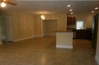 718 SW Alton Cir in Port St. Lucie, FL - Building Photo - Building Photo