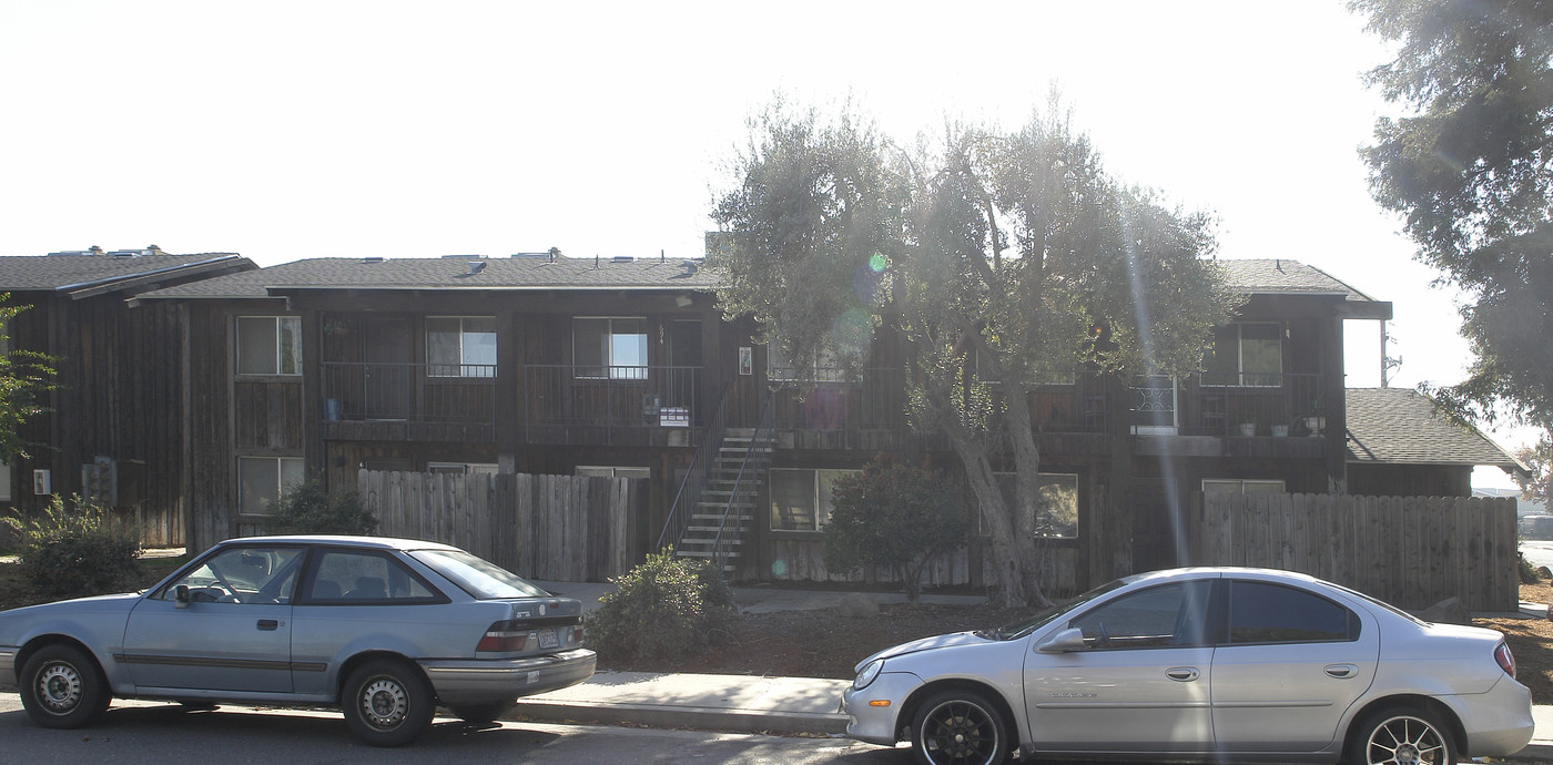 680-696 Cedar Ave in Atwater, CA - Foto de edificio