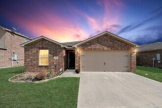 2430 Regatta Ln in Texas City, TX - Building Photo - Building Photo