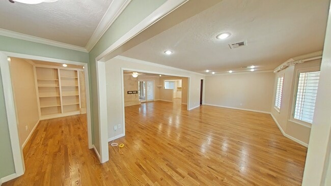709 NW Heinzwood Cir in Lawton, OK - Building Photo - Building Photo