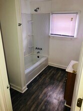 112 S New St in Eden, NC - Foto de edificio - Building Photo