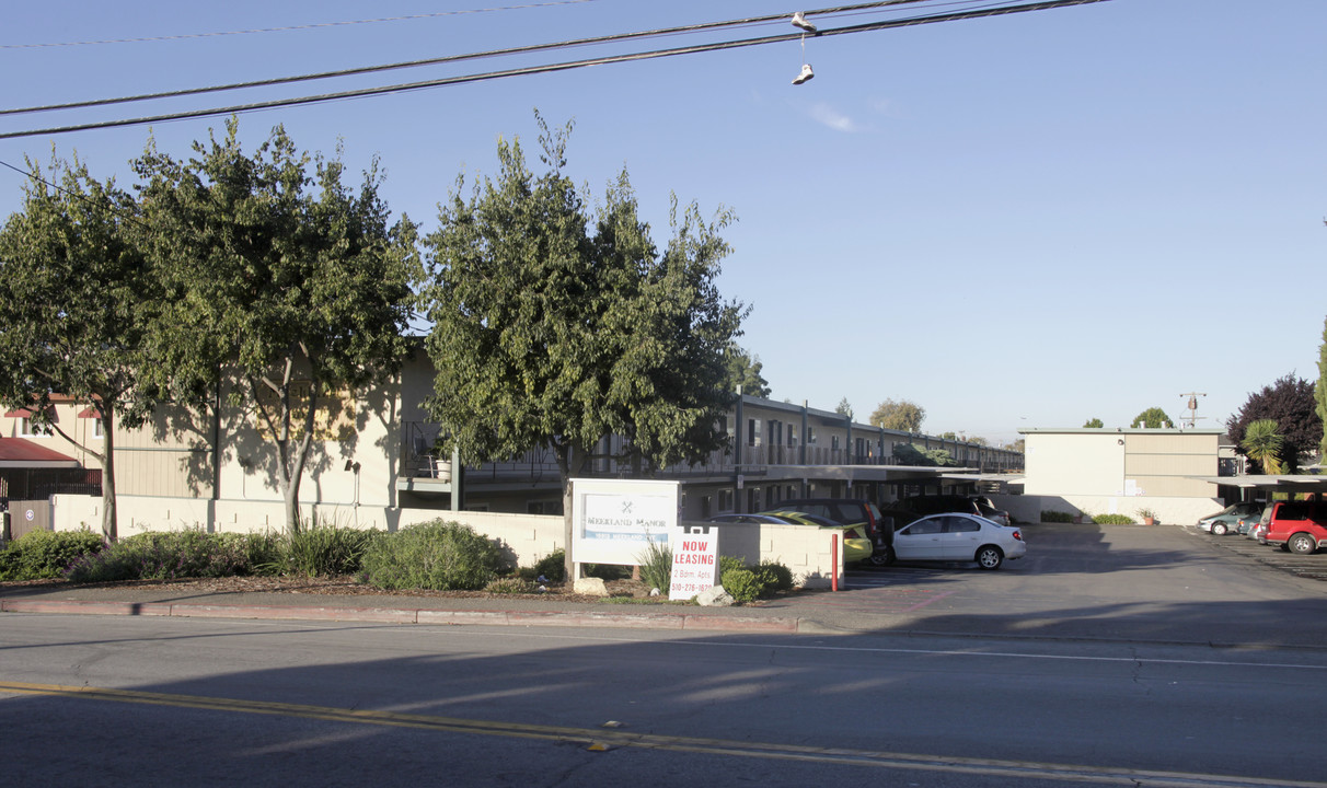 Meekland Manor in Hayward, CA - Building Photo