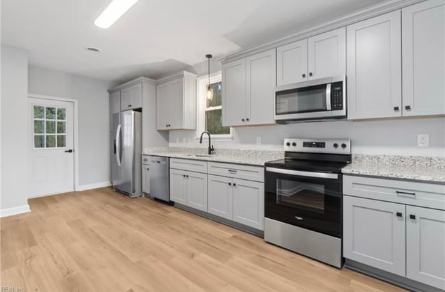 1036 Ivaloo St in Norfolk, VA - Building Photo - Building Photo