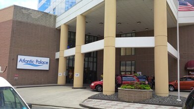 Atlantic Palace in Atlantic City, NJ - Foto de edificio - Building Photo