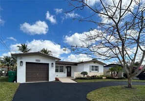 5032 SW 94th Ave in Cooper City, FL - Building Photo