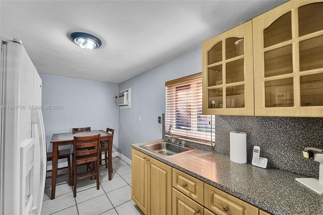 8370 NW 185th St in Hialeah, FL - Building Photo - Building Photo