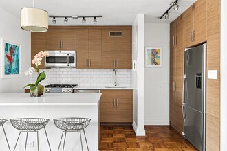 175 W 12th St in New York, NY - Building Photo - Building Photo