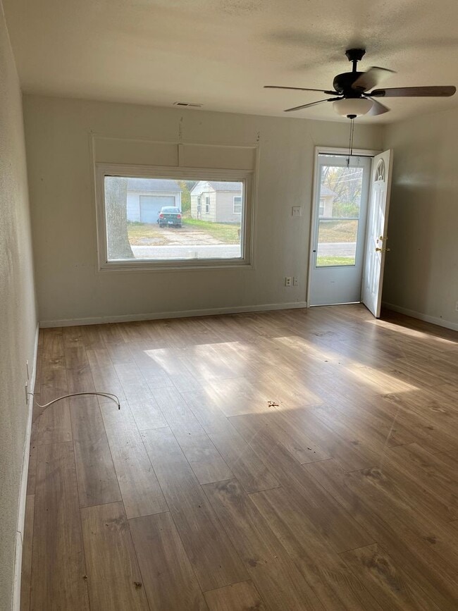 821 St Monica Dr in Sauget, IL - Building Photo - Building Photo