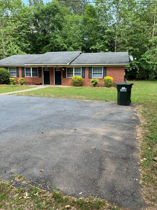 627 Whit Davis Rd in Athens, GA - Building Photo