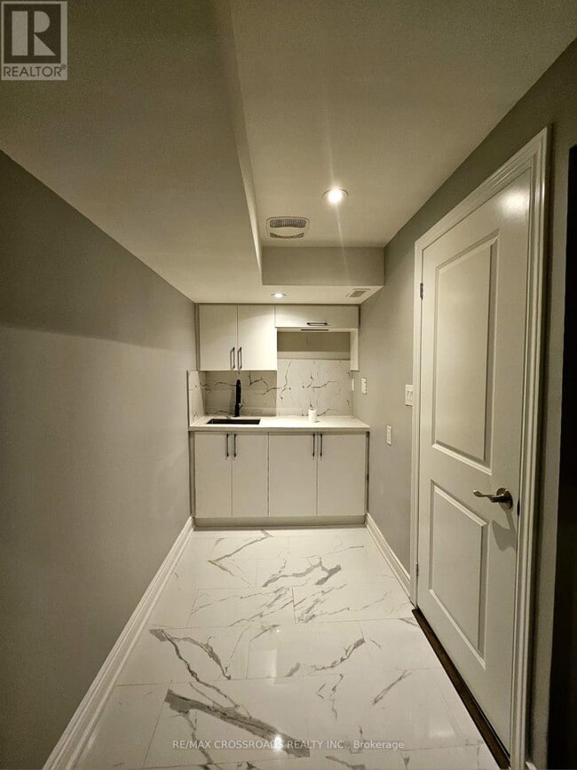 3 Honey Dr in Toronto, ON - Building Photo - Building Photo