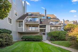 14A Riverview Cir in North Bergen, NJ - Building Photo - Building Photo