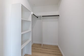 Warren Valley Apartments in Dearborn Heights, MI - Foto de edificio - Interior Photo
