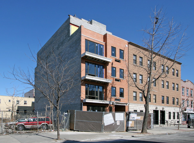 201 Montrose Ave in Brooklyn, NY - Building Photo - Building Photo