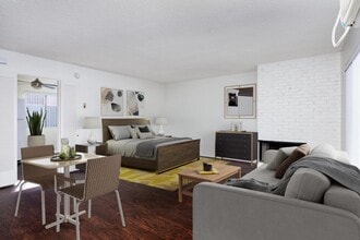 Variel Villa Apartments in Canoga Park, CA - Building Photo - Building Photo