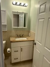 398 Franklin Ave, Unit apartment 1 in Wyckoff, NJ - Foto de edificio - Building Photo