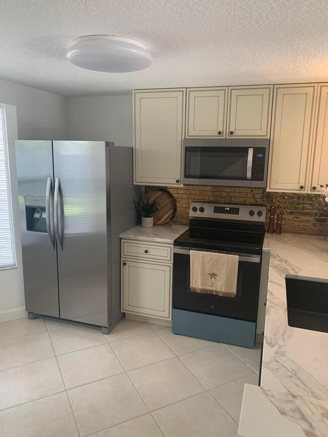 239 SW 3rd St in Pompano Beach, FL - Building Photo - Building Photo