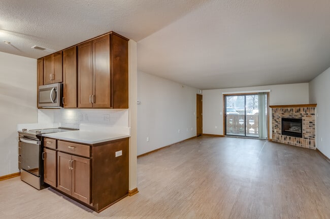 Parkwood Lake Apartments