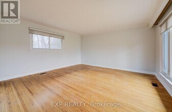 542 Trudale Ct in Oakville, ON - Building Photo - Building Photo