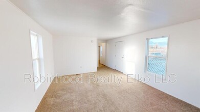 5368 Paiute Ave in Elko, NV - Building Photo - Building Photo