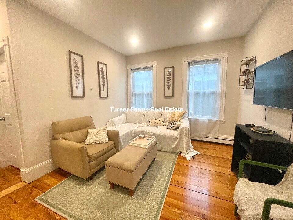 267 E Cottage St, Unit 3 in Boston, MA - Foto de edificio