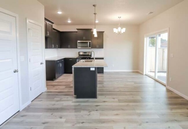 144 Kindre St in Saint Helens, OR - Building Photo - Building Photo