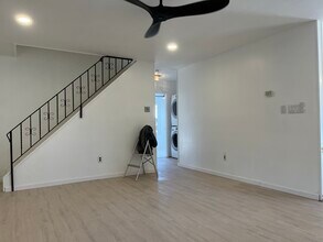 65 Peacock Ln in Willingboro, NJ - Foto de edificio - Building Photo