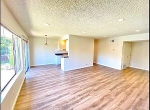 985 S Idaho St, Unit 40 in La Habra, CA - Building Photo - Building Photo
