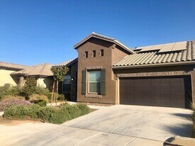 9430 Red Pine Dr in Shafter, CA - Building Photo