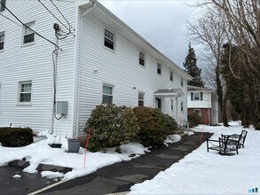 26 College St in Clinton, CT - Building Photo - Building Photo