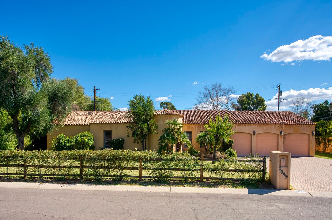 4049 N 57th Pl in Phoenix, AZ - Building Photo