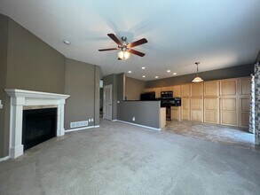 2415 Lakewood Dr in Papillion, NE - Building Photo - Building Photo