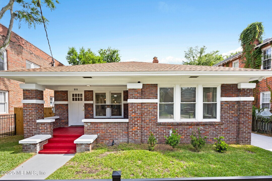 131 Cottage Ave in Jacksonville, FL - Building Photo