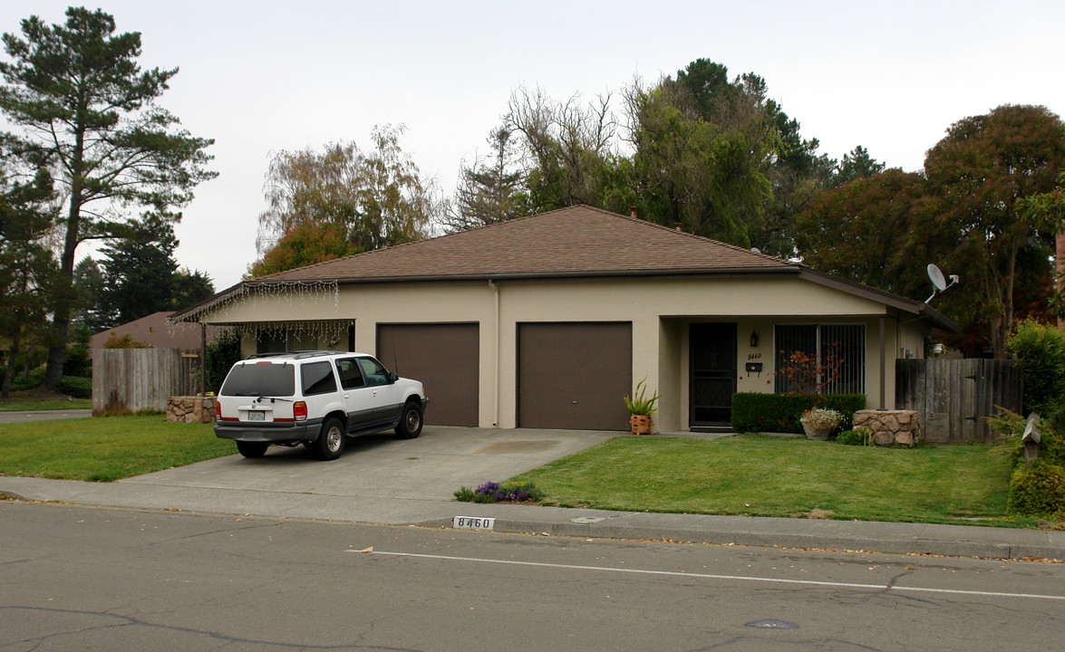 8458 Loretto Ave in Cotati, CA - Building Photo