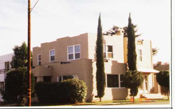 948 W Magnolia St in Stockton, CA - Building Photo