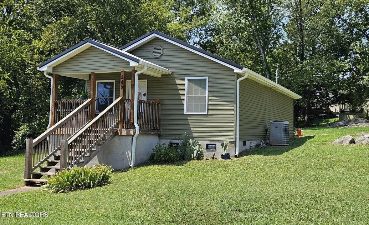 280 W Newcomen St in Alcoa, TN - Building Photo