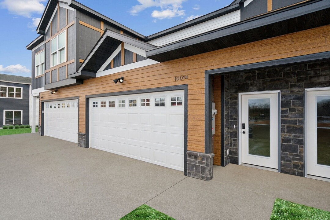 Avalon Apartments & Townhomes in Inver Grove Heights, MN - Building Photo