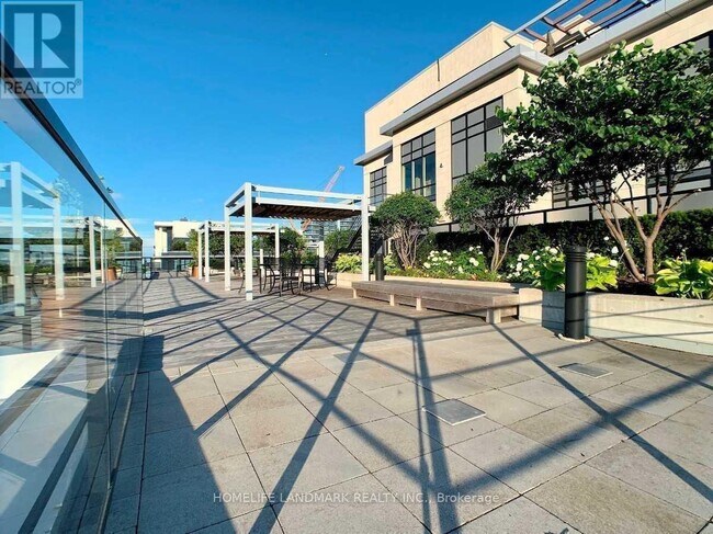 21-421 Clairtrell Rd in Toronto, ON - Building Photo - Building Photo