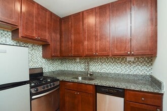 4530 N Damen Ave, Unit J08P in Chicago, IL - Building Photo - Building Photo