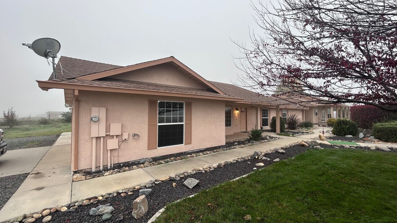 14575 Avenida Central in La Grange, CA - Building Photo