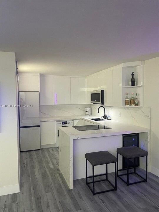 344 Ocean Dr, Unit 325 in Miami Beach, FL - Building Photo