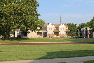 The Village at Old Town in Topeka, KS - Foto de edificio - Building Photo