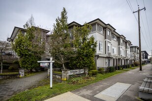 Windsor Mews in New Westminster, BC - Building Photo
