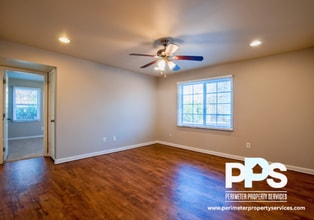 2145 Bolton Rd NW in Atlanta, GA - Building Photo - Building Photo